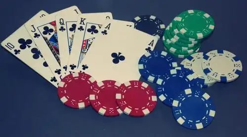Antarmuka aplikasi last4d menampilkan menu permainan utama dengan kategori slot, live-dealer, dan esports